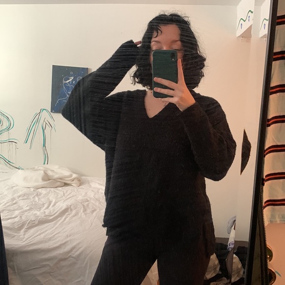 Black knit v-neck urban outfitters - Picture 2 of 2